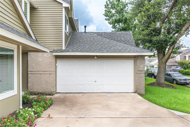Building Photo - 3227 Westwick Dr
