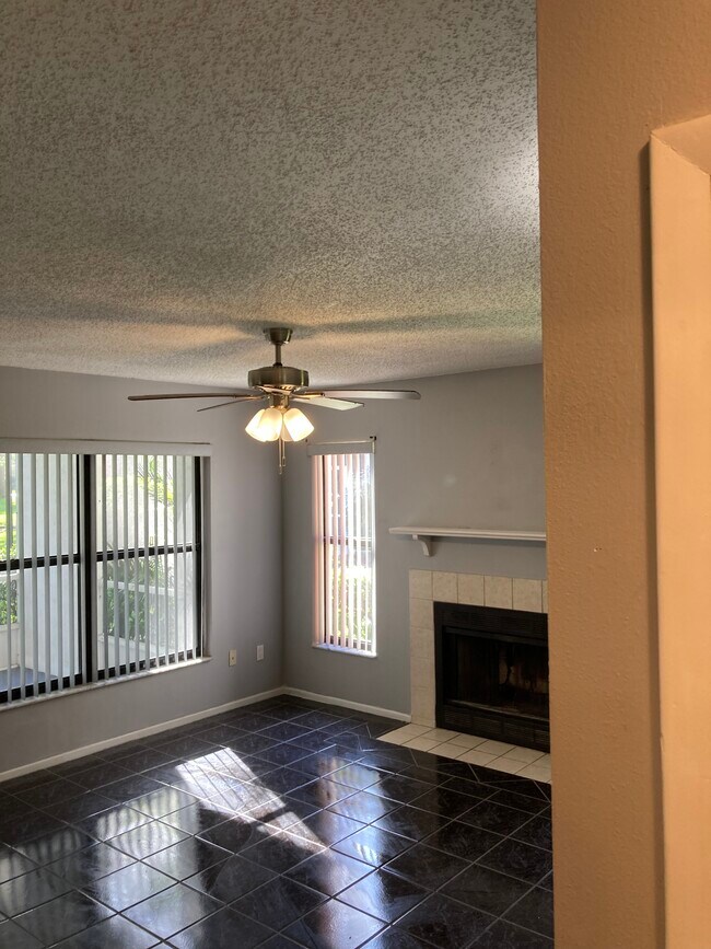 Building Photo - 1502 Northlake Dr