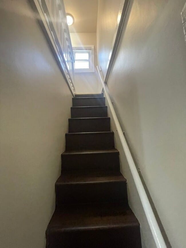 Building Photo - 3BR/2B house with backyard ($350 Move-in fee)