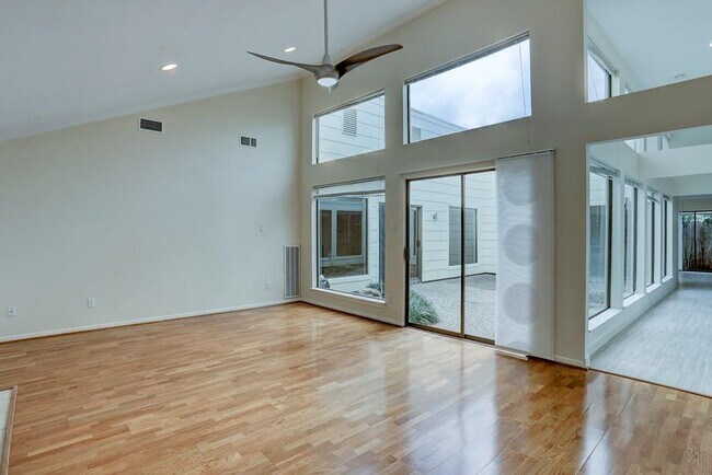 Building Photo - 13819 Starhill Ct