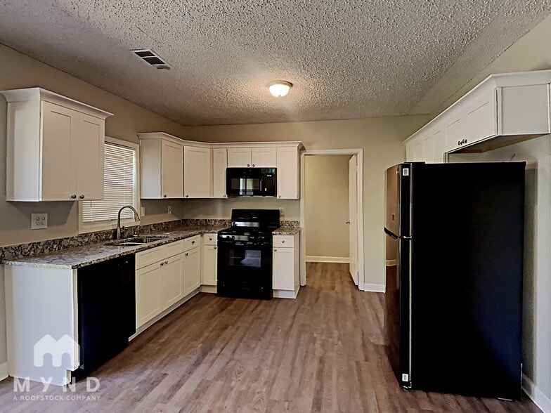 Building Photo - 5924 Sutton Dr