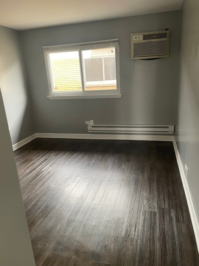 Building Photo - 9517 Mansfield Ave