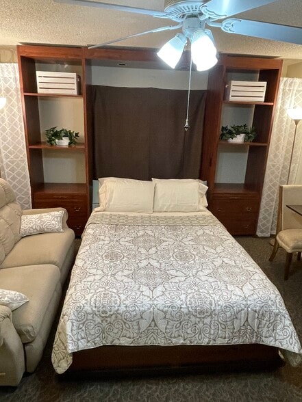 Murray bed fold out - 1499 17th St W