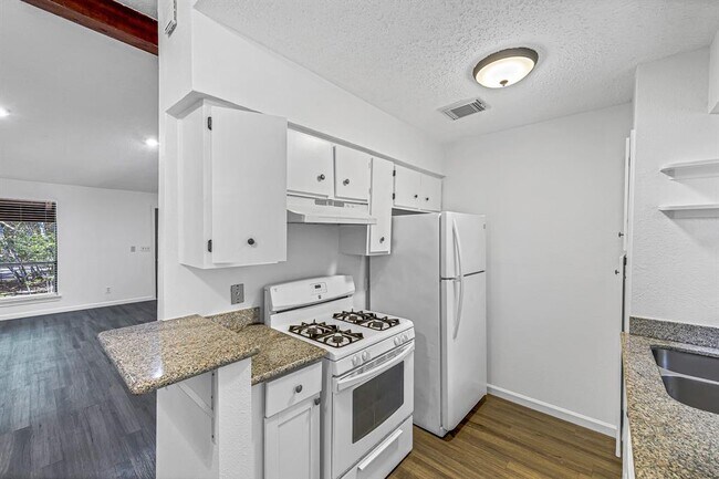 Building Photo - 32 E Rivercrest Dr