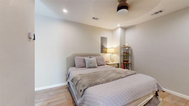 Building Photo - 1410 Hyde Park Blvd