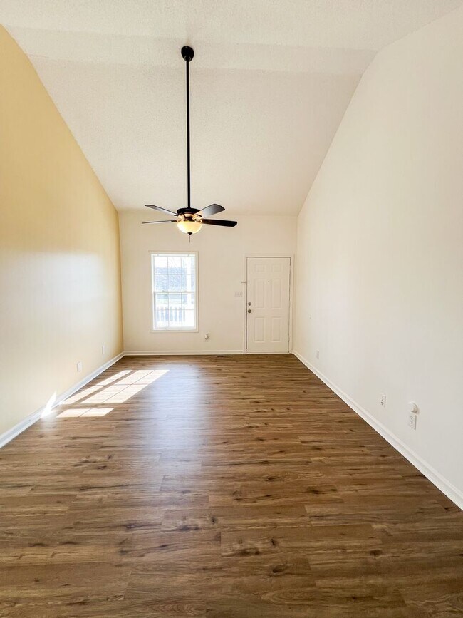 Building Photo - 438 Cranklen Cir
