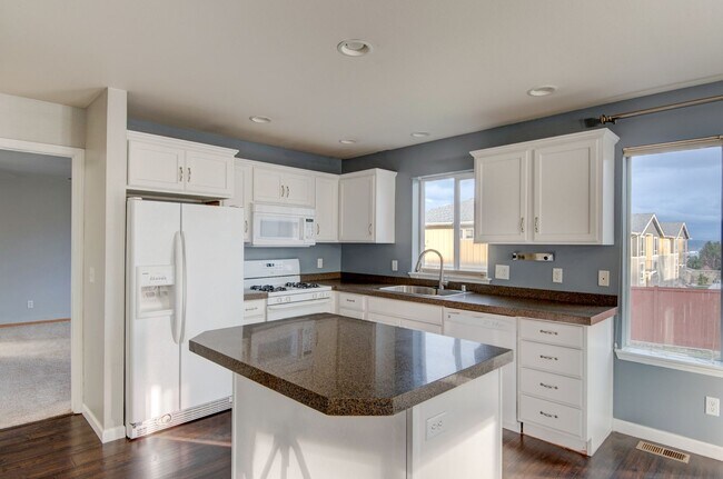 Building Photo - 5-Bedroom Home with Primary Bedroom on Main Floor