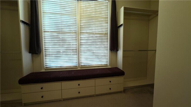 Building Photo - 3361 Lake McGinnis Dr