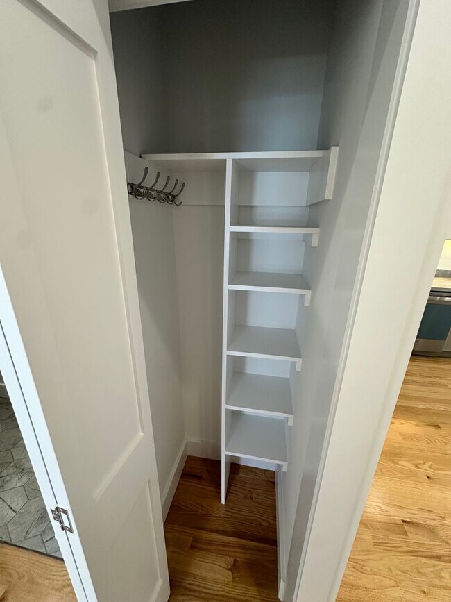 Building Photo - Fully renovated Noe Valley charmer - 2 BR | 1 BA Unit in the Heart of Noe Valley