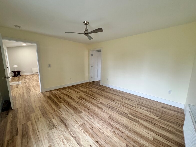 Building Photo - 49 Fort Point Cove Rd