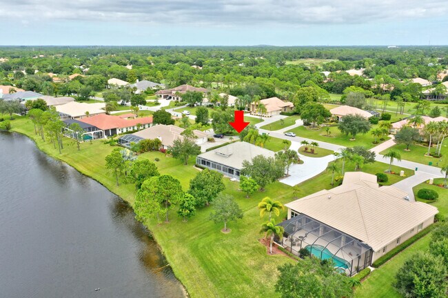 Building Photo - 8028 Plantation Lakes Dr