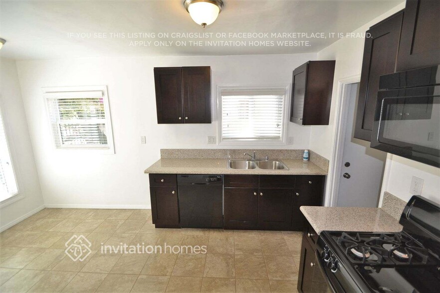 Building Photo - 2115 Redondo Blvd