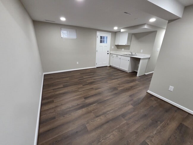 Building Photo - 611 Austin Ln