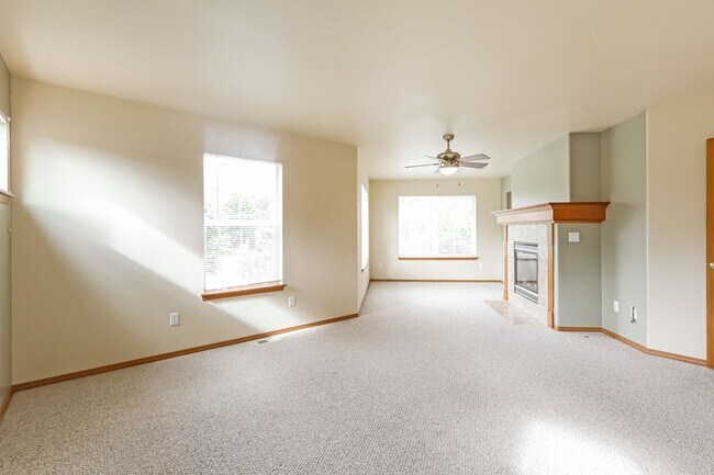 Building Photo - 6907 Desperado Dr SE