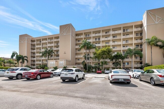 Building Photo - 7240 Huntington Ln