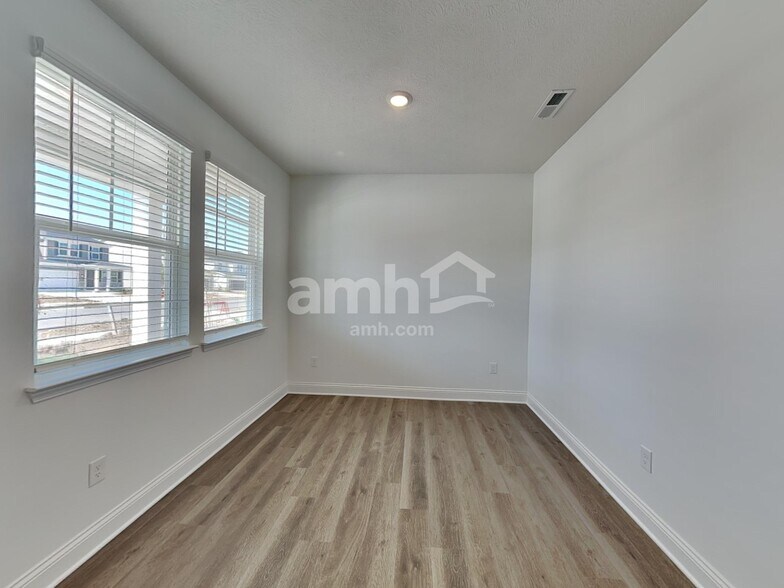 Building Photo - 9172 Henley Ave