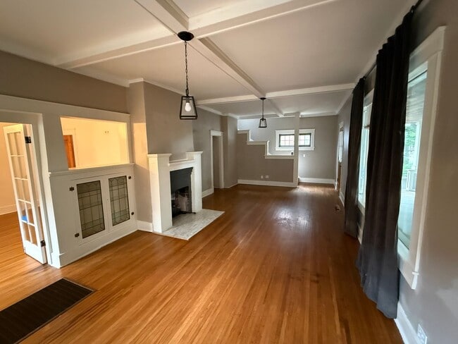 Building Photo - Charming For Lease Opportunity in Historic Carlton Place!
