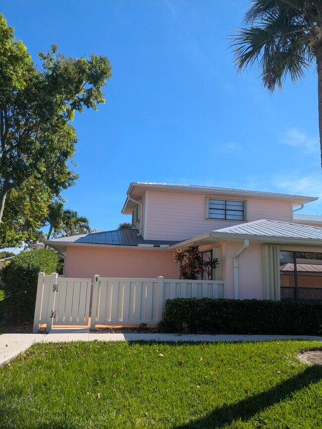 Building Photo - 1772 Gulfstream Ave