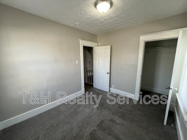 Building Photo - 512 E 33rd St