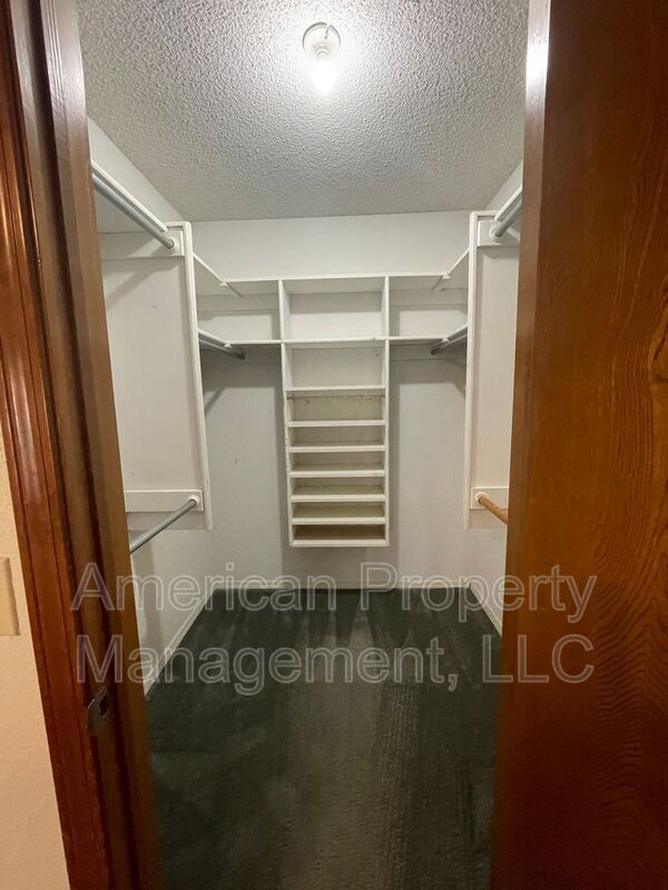 Building Photo - 712 West 119th Pl S