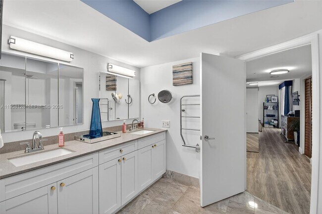 Building Photo - 3640 Yacht Club Dr