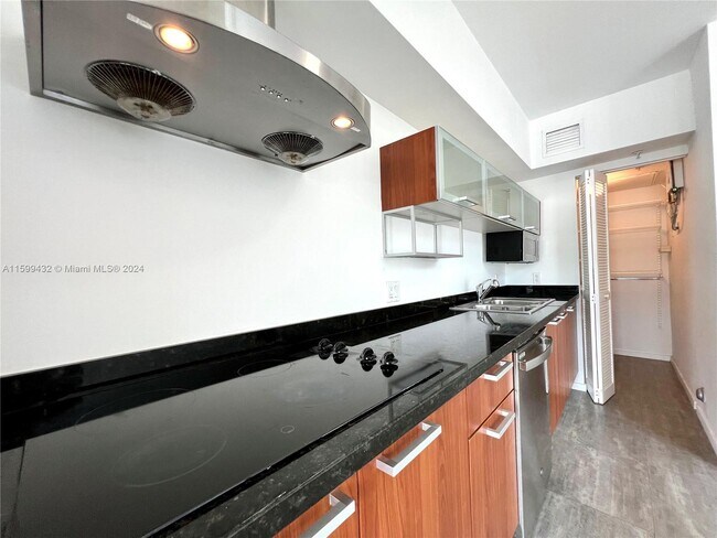 Building Photo - 1650 Brickell Ave