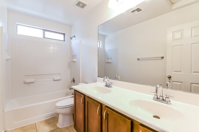 Building Photo - 5206 W Glass Ln