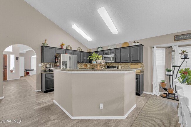 Building Photo - 12521 Paseo Alegre Dr