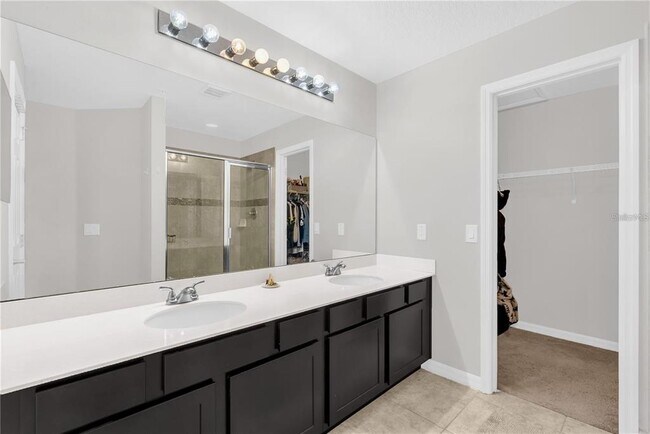 Building Photo - 2480 Seven Oaks Dr