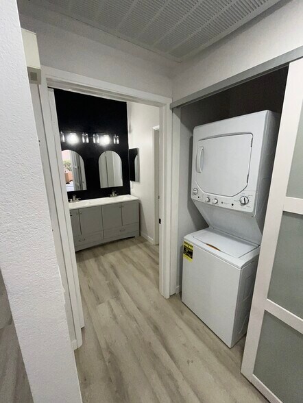 Bathroom & laundry - 18650 Caminito Cantilena