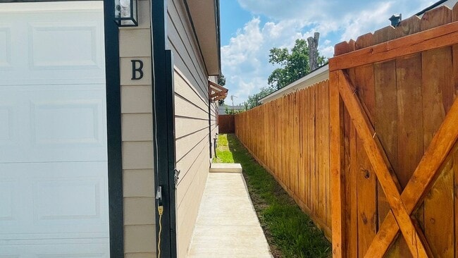 Building Photo - ? Live in Style: 3-Bed, 2.5-Bath Houston H...