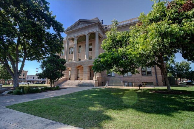 Building Photo - 413 Sheepshank Dr