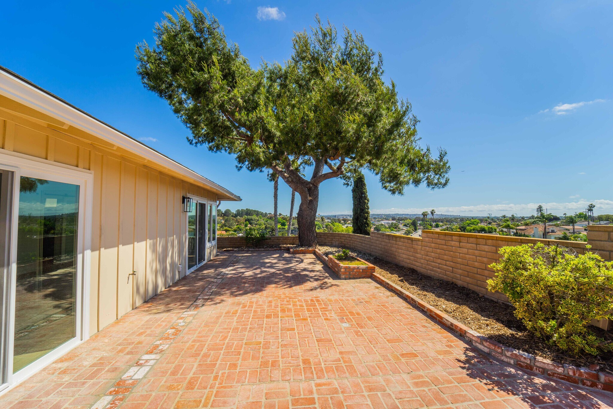 Building Photo - 1830 Illion St