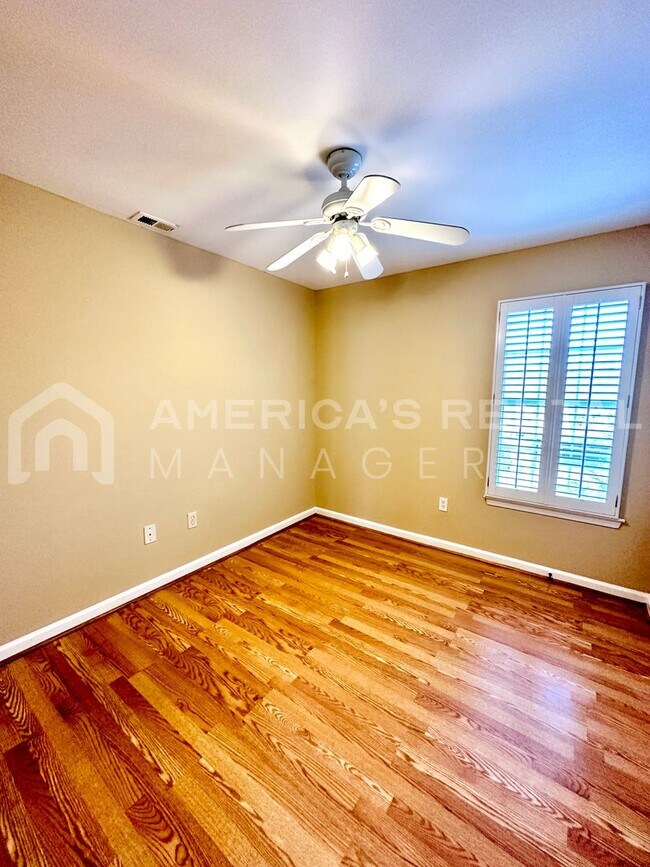 Building Photo - 165 Rocky Ridge Dr