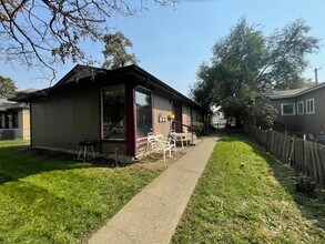 Building Photo - Ground Floor 2 Bed, 1 Bath near Upriver & ...