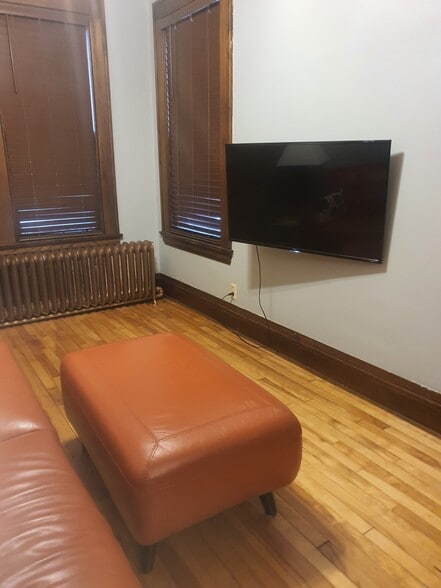 Building Photo - 812 Capitol Hts