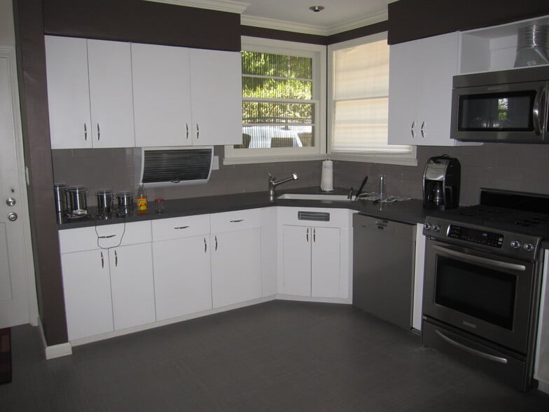 Building Photo - 621 Eaton Dr