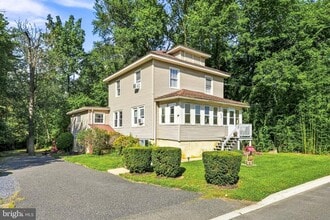 Building Photo - 208 Hartford Rd