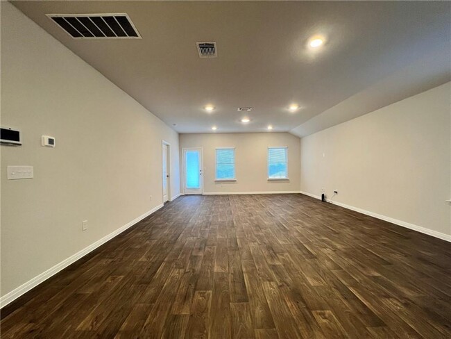 Building Photo - 20000 Price Daniel Dr