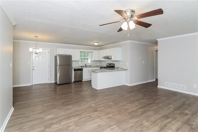 Building Photo - 230 Sweetwater Cir