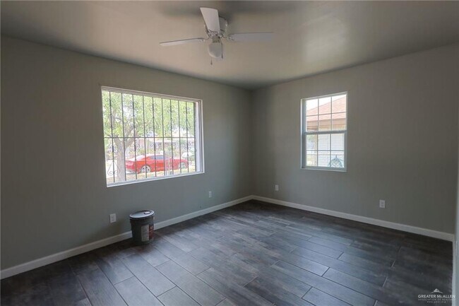 Building Photo - 116 N Resplandor St