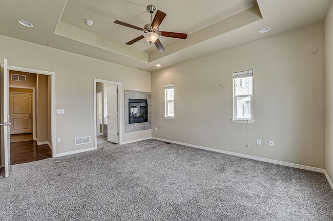Building Photo - Stunning 5-Bedroom Home with Lake Views in...
