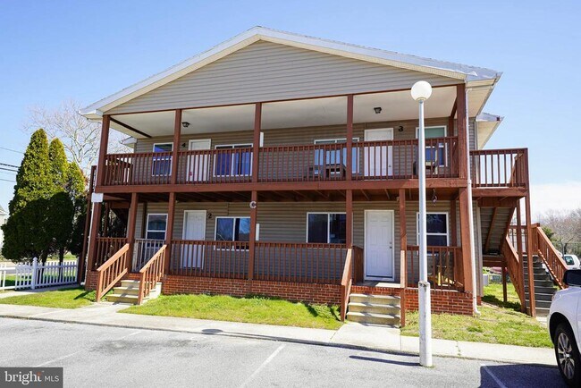 Primary Photo - 516 Bay St