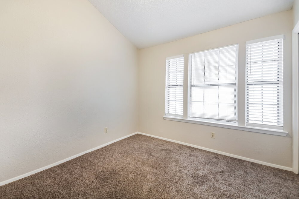 Building Photo - 2605 Mountainview Dr