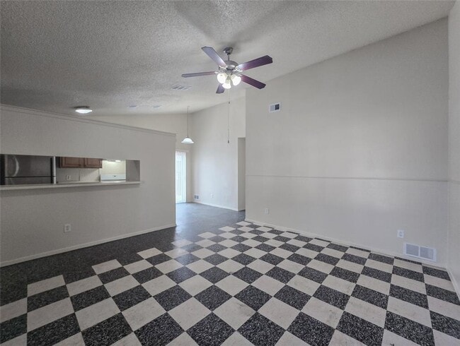 Building Photo - 626 Greenlawn Blvd