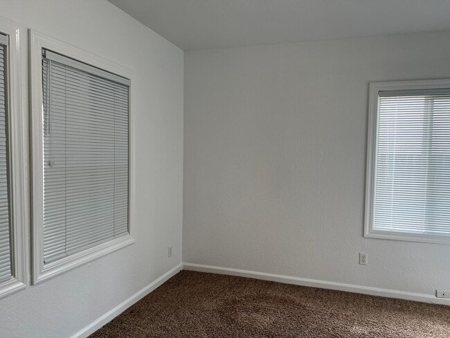 Building Photo - Available now! El Camino & Colfax - 2 bedr...