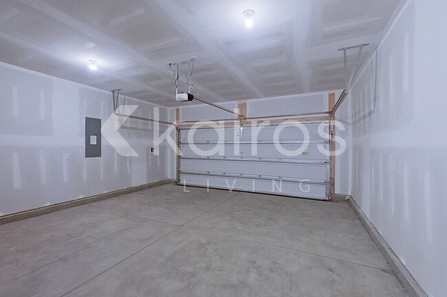 Building Photo - 639 Castillo Dr