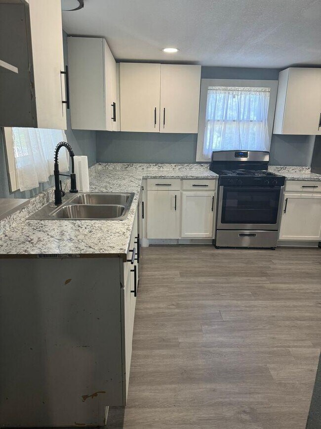 Building Photo - 1301 S Scullin Ave