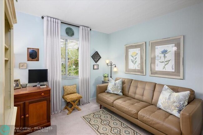 Building Photo - 2705 S Oakland Forest Dr