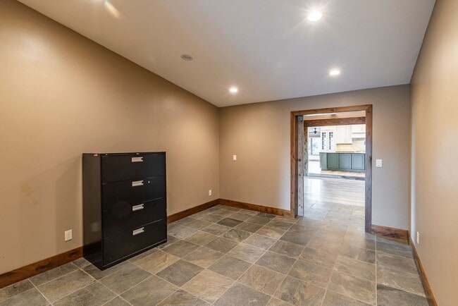 Building Photo - Ranch home in Kamas